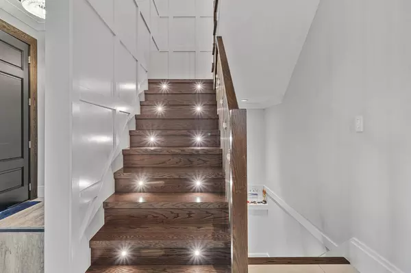 Vancouver, BC V6P 2A8,1895 W 60th AVE