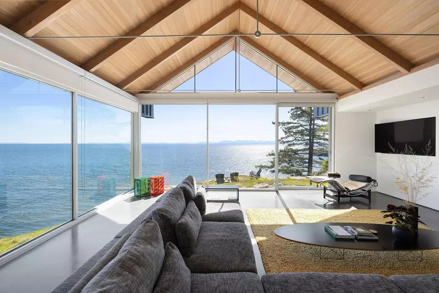 931 Ocean Park LN, Bowen Island, BC V0N 1G2