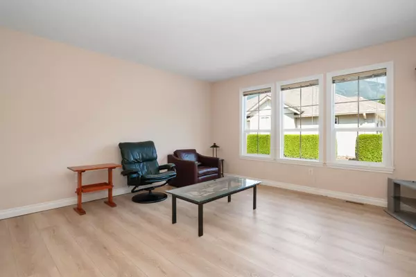 648 Coquihalla ST #3 Hope, BC V0X 1L0