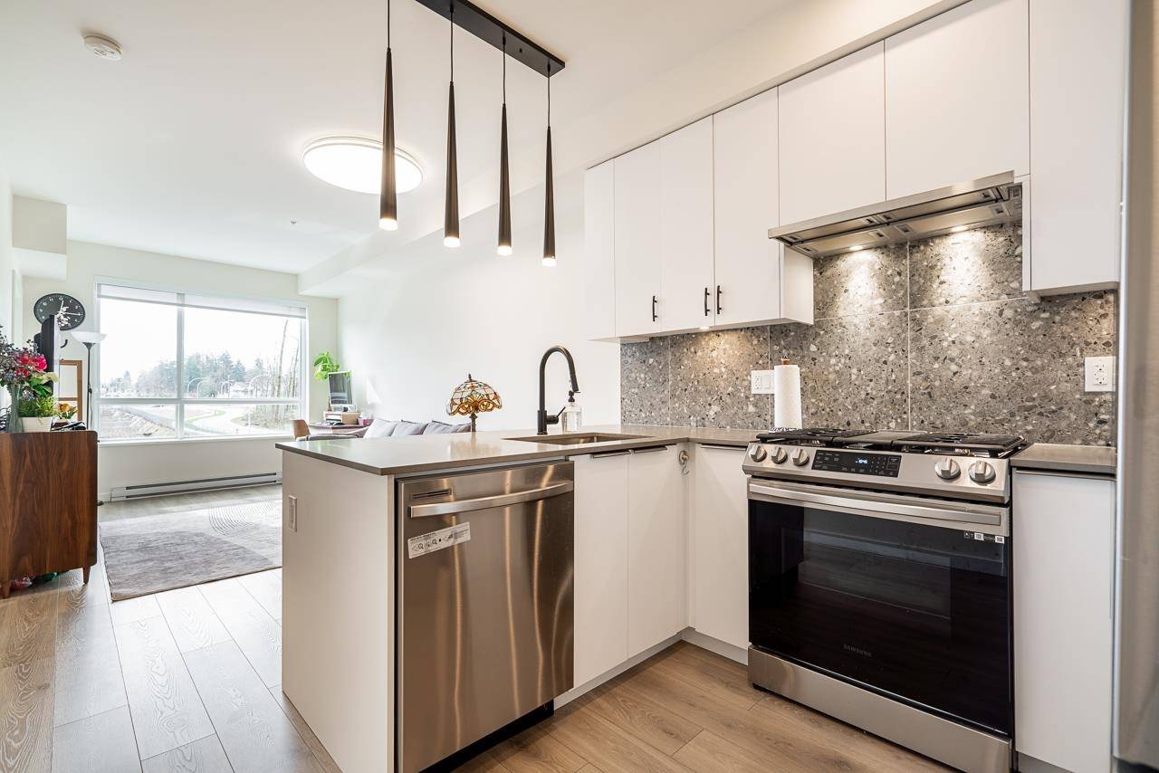 Langley, BC V2Y 3X1,7920 206 ST #210
