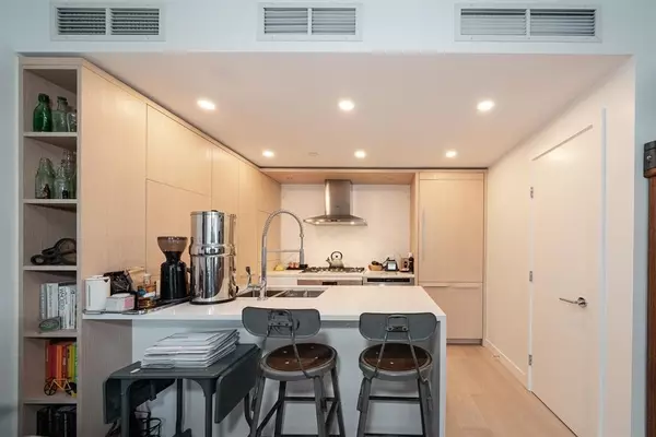 Surrey, BC V4B 0C1,15165 Thrift AVE #104