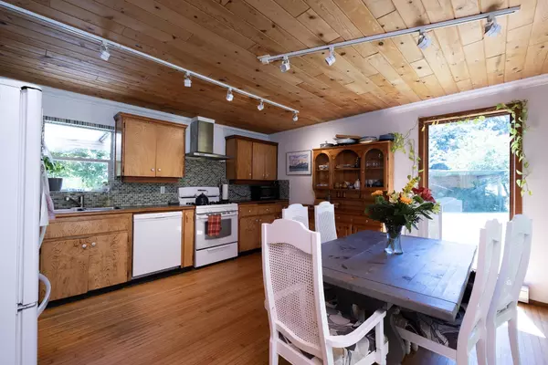 Gibsons, BC V0N 1V1,507 Parker RD