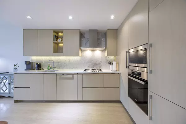 Vancouver, BC V6Z 0E7,89 Nelson AVE #403