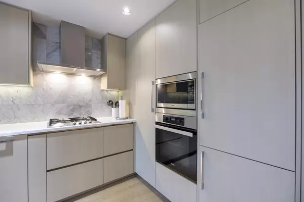 89 Nelson AVE #403 Vancouver, BC V6Z 0E7