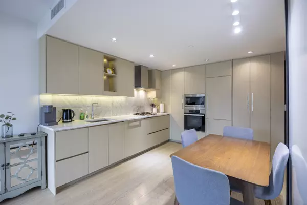 89 Nelson AVE #403 Vancouver, BC V6Z 0E7