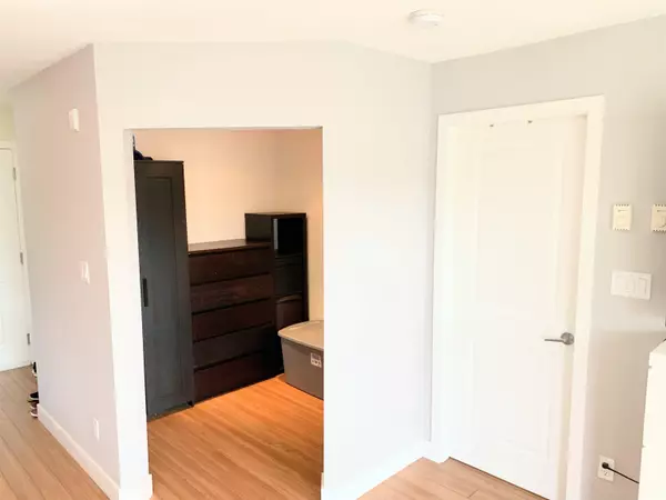 Surrey, BC V3Z 2L5,15745 Croydon DR #320