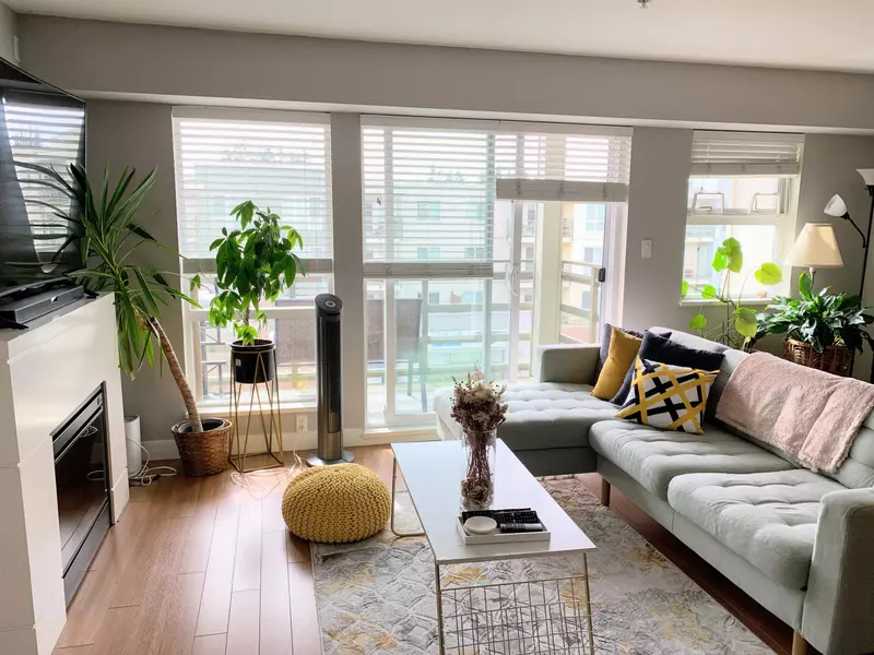 15745 Croydon DR #320, Surrey, BC V3Z 2L5