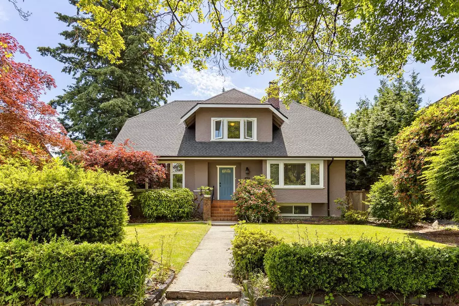 4678 W 3rd AVE, Vancouver, BC V6R 1N4