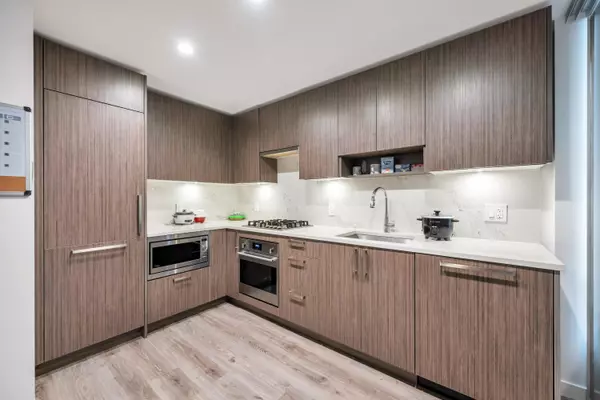 13350 N Central AVE ##1208 Surrey, BC V3T 0S1