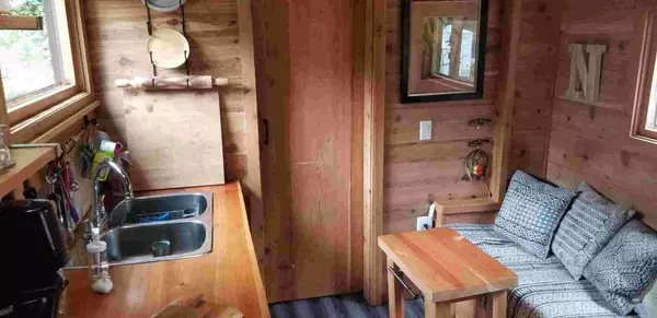 512 Aya Reach RD Mayne Island, BC V0N 2J1