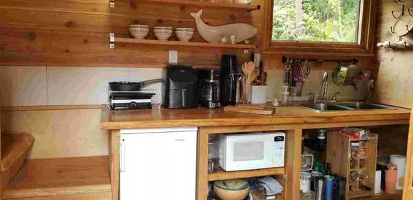 512 Aya Reach RD Mayne Island, BC V0N 2J1