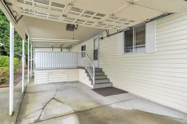 Surrey, BC V4A 5A2,2062 King George HWY #105