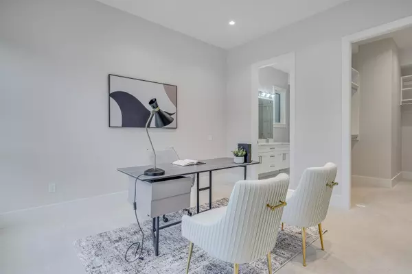 White Rock, BC V4B 1R3,15387 Pacific AVE