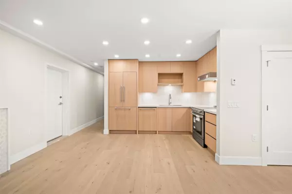Vancouver, BC V6H 1R6,1058 W 15th AVE
