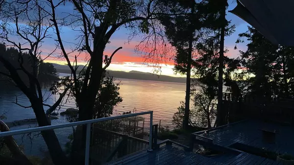 246 Leighton LN, Mayne Island, BC V0N 2J2