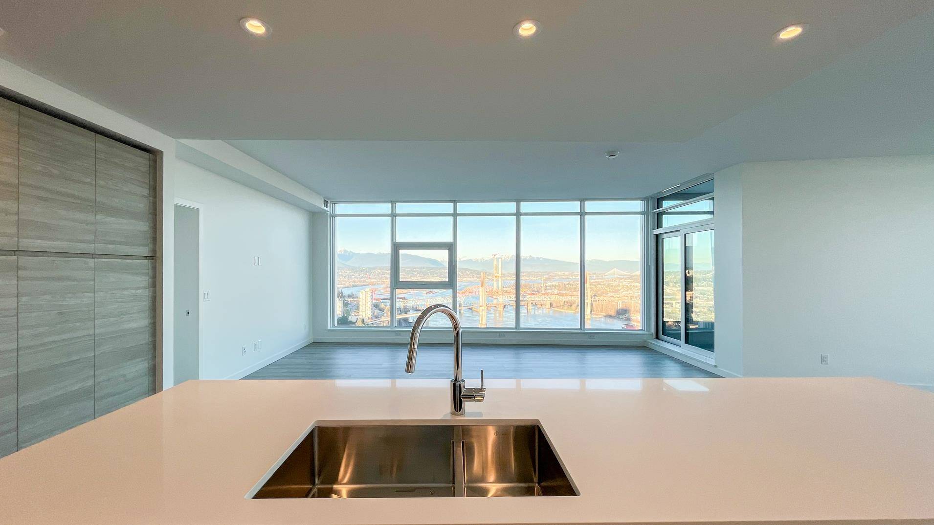 660 Quayside DR #3906 New Westminster, BC V3M 0P1