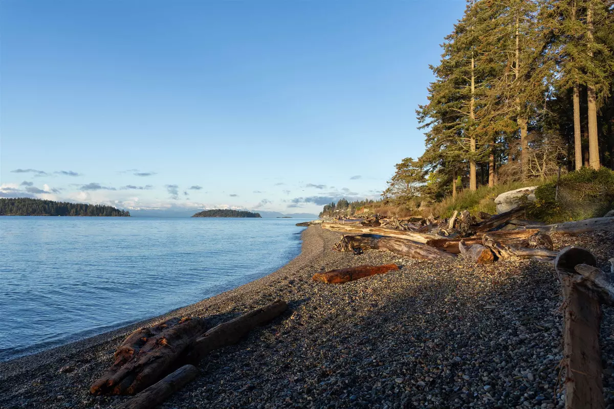 Sechelt, BC V0N 3A1,5845 Sunshine Coast HWY