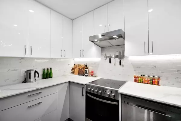 North Vancouver, BC V7H 3A1,630 Roche Point DR #306
