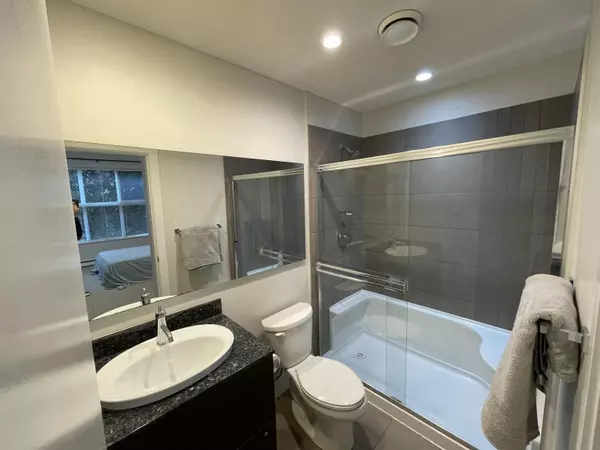 Vancouver, BC V6S 0B5,5928 Birney AVE #106