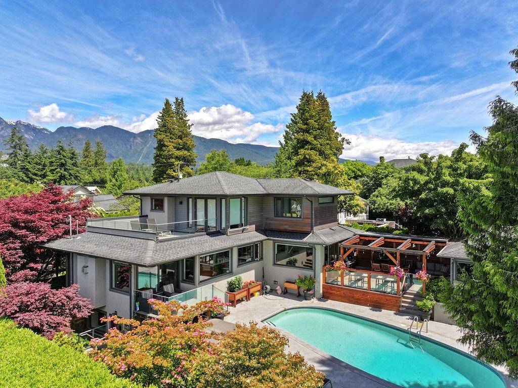 990 Jefferson AVE, West Vancouver, BC V7T 2A4