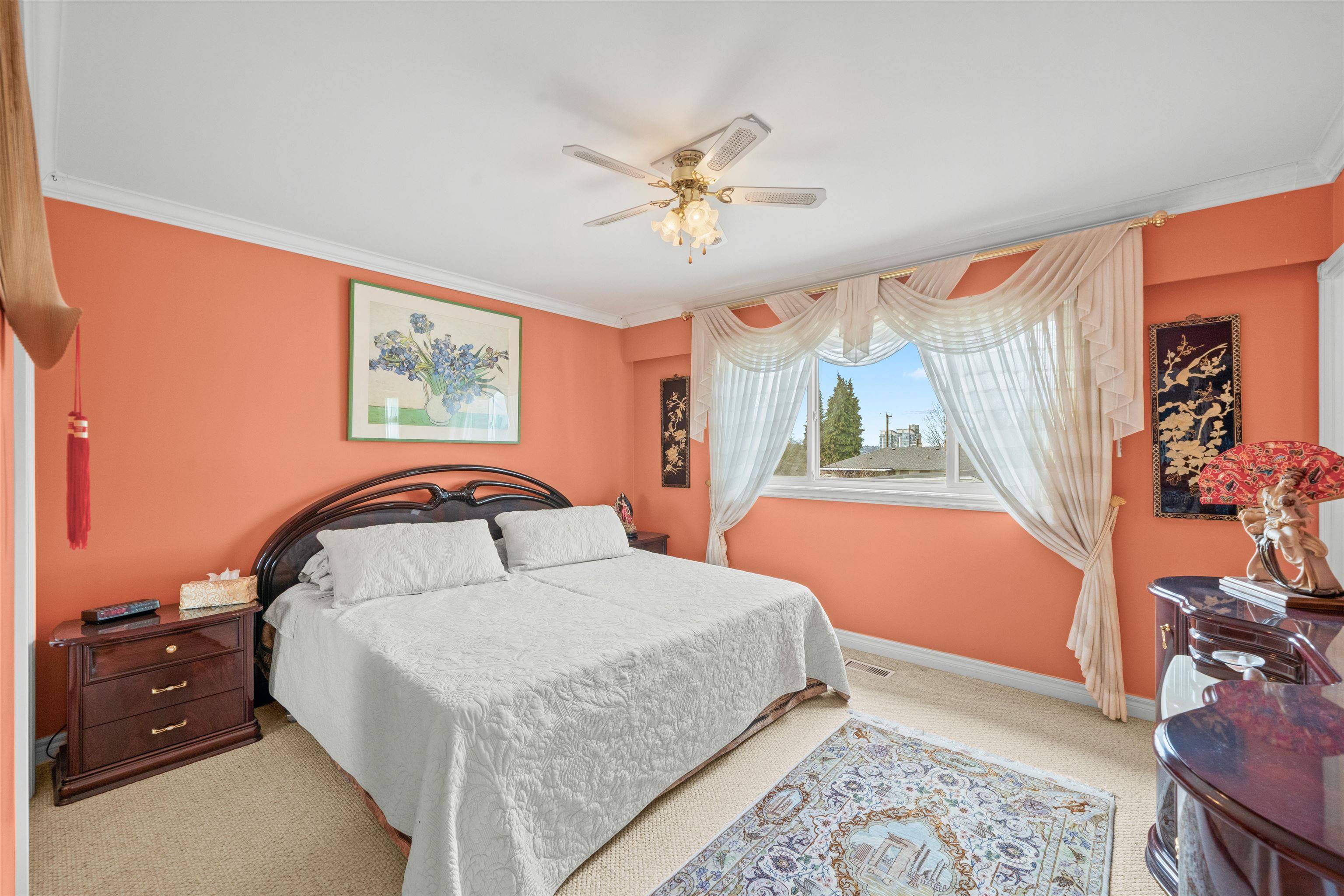 Burnaby, BC V5B 2V1,6565 Sumas DR