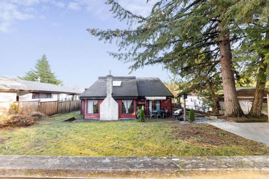 Sechelt, BC V7Z 0H8,5613 Trail AVE