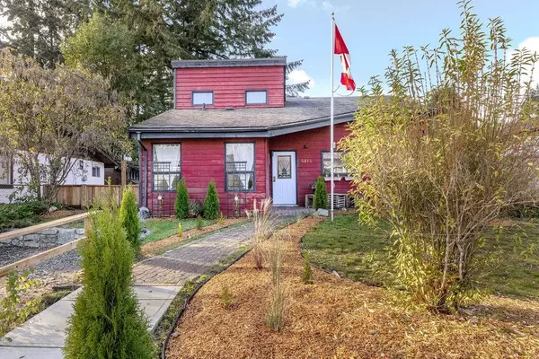Sechelt, BC V7Z 0H8,5613 Trail AVE