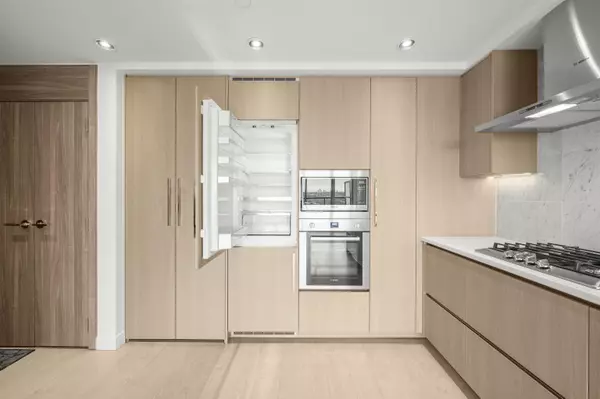 Burnaby, BC V5C 0M9,4730 Lougheed HWY #4801