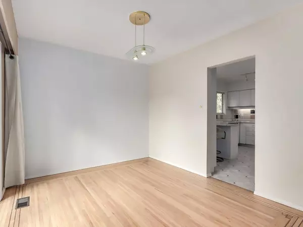 North Vancouver, BC V7H 1C7,2984 Plymouth DR