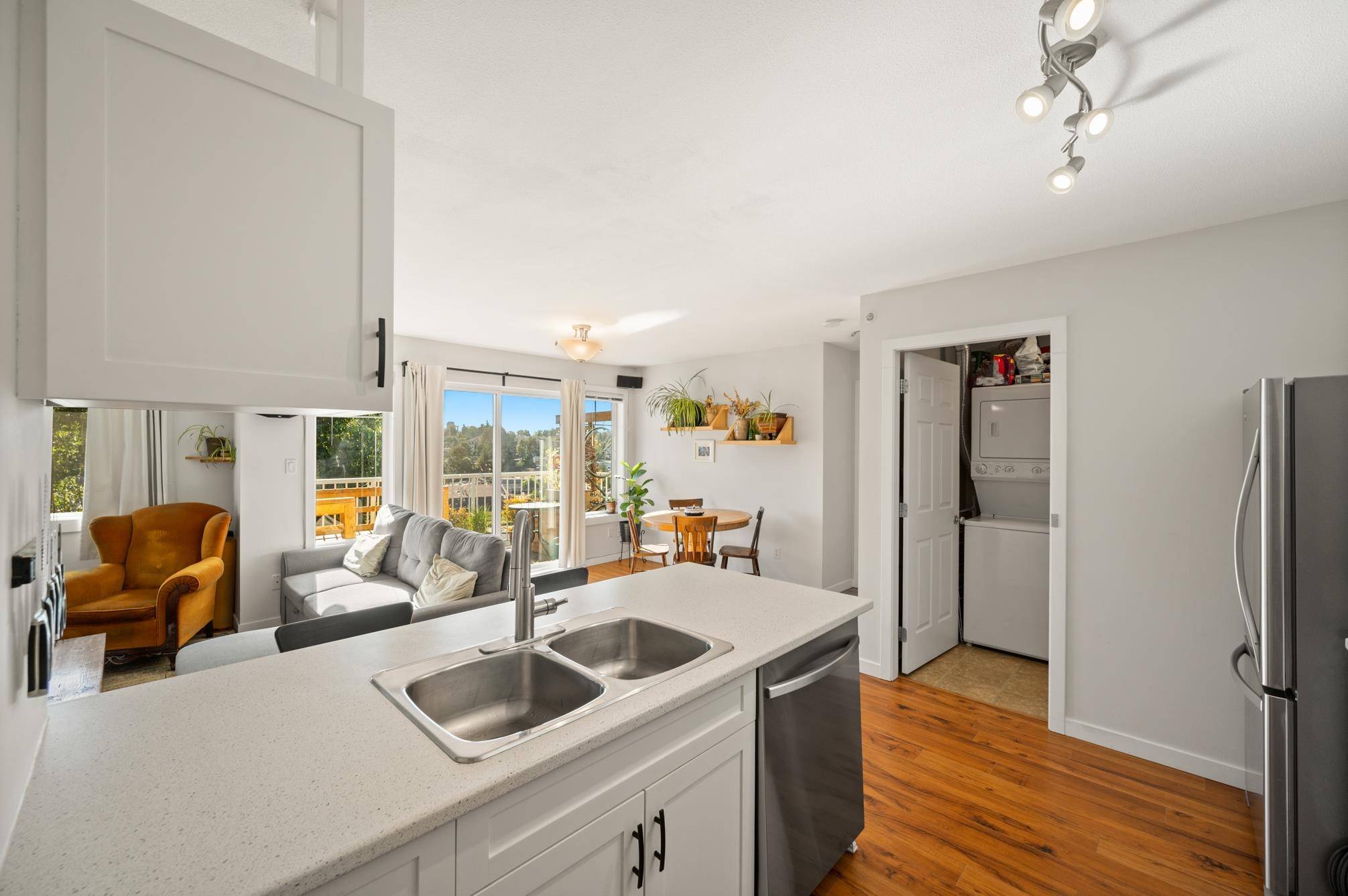 Abbotsford, BC V2S 2J9,33960 Old Yale RD #411