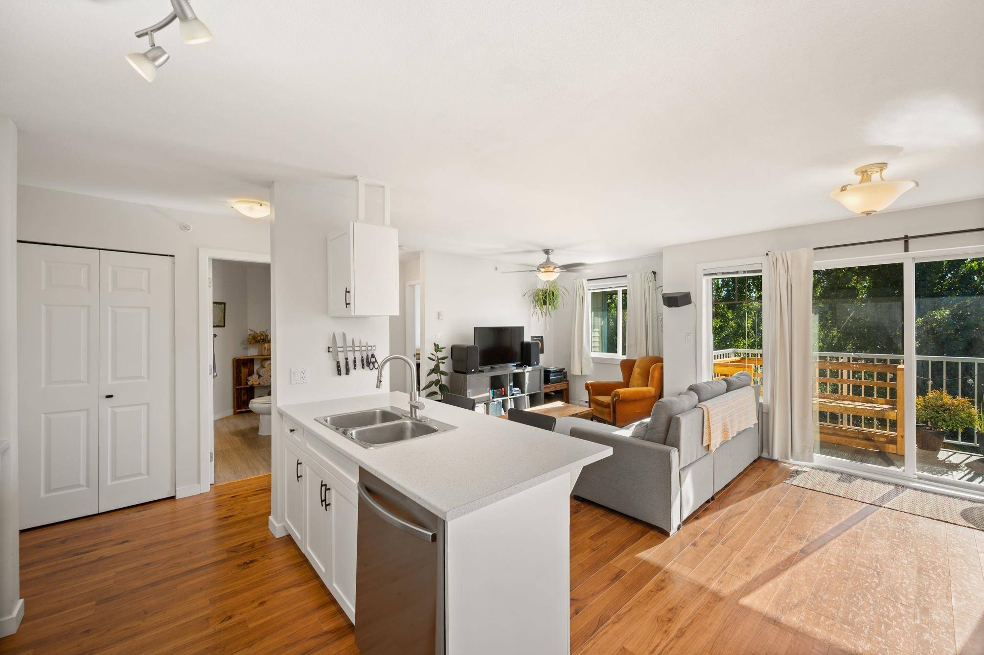 Abbotsford, BC V2S 2J9,33960 Old Yale RD #411