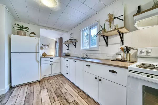 Gibsons, BC V0N 1V9,638/640 Wyngaert RD