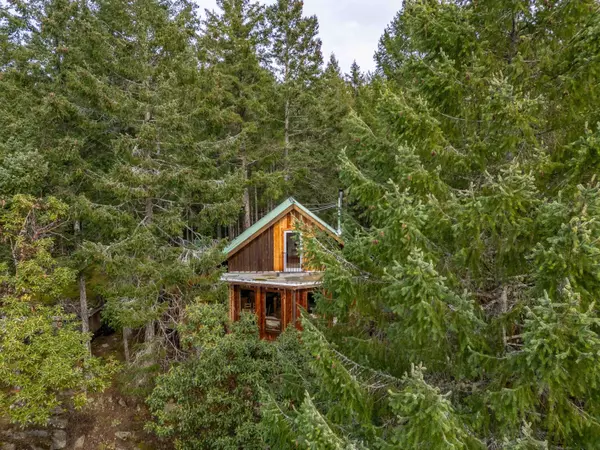 Galiano Island, BC V0N 1P0,390 Juniper LN