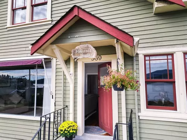 Gibsons, BC V0N 1V9,589 Seaview RD