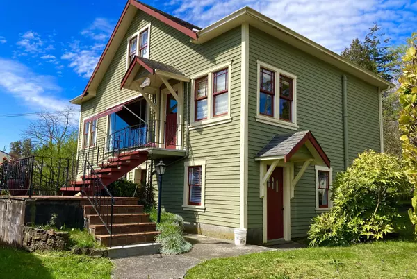 589 Seaview RD, Gibsons, BC V0N 1V9