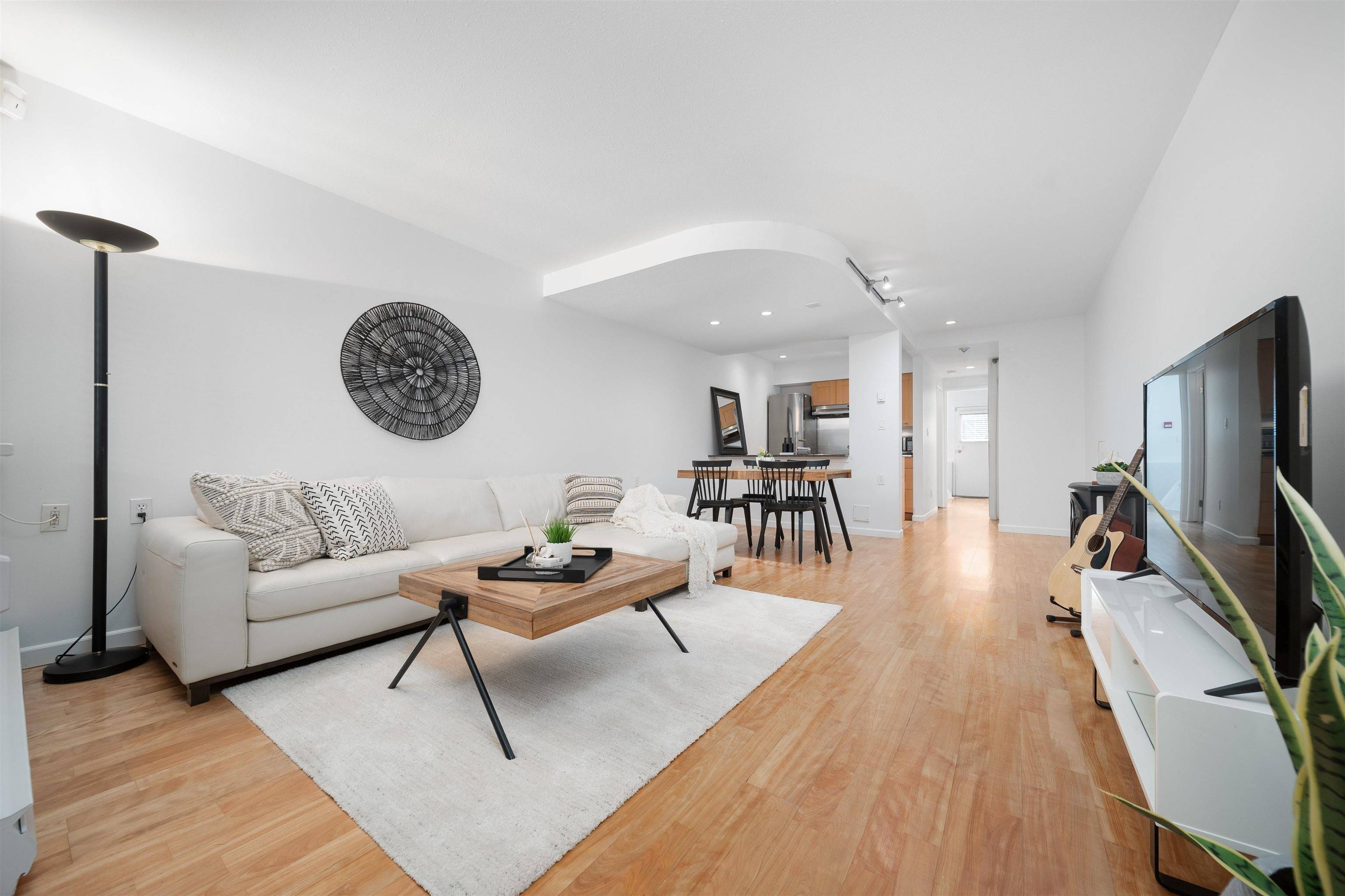 3542 Point Grey RD, Vancouver, BC V6R 1A8