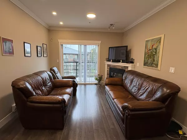 Surrey, BC V3W 1S7,8183 121a ST #409