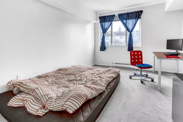 Surrey, BC V3W 2M7,12769 72 AVE #214