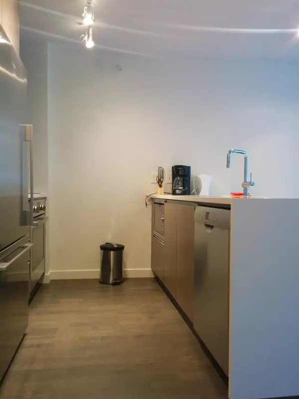 Vancouver, BC V6Z 1Z7,1009 Harwood Street #807