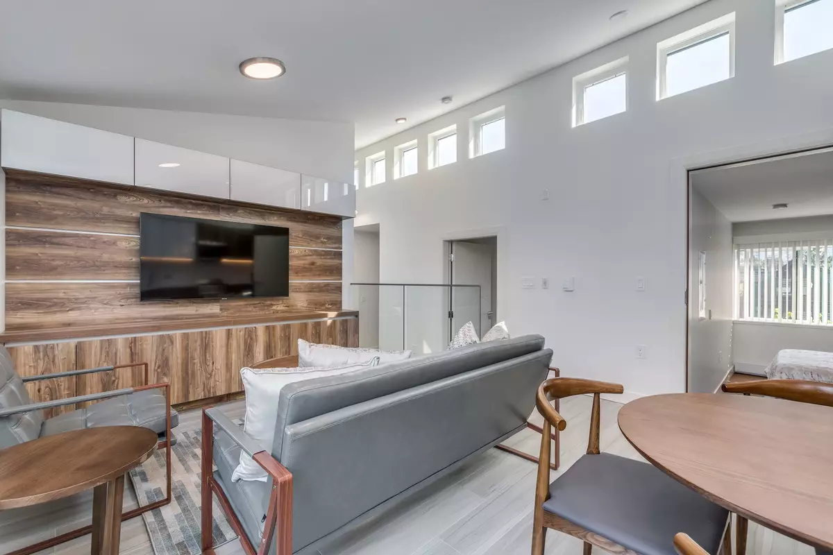 Vancouver, BC V6E 1L4,1168 Pendrell Street #401