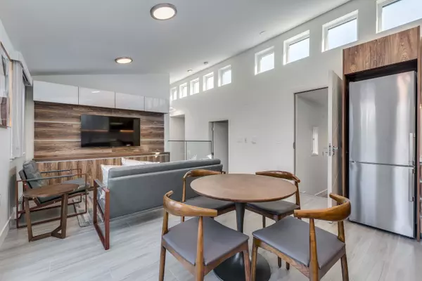 Vancouver, BC V6E 1L4,1168 Pendrell Street #401