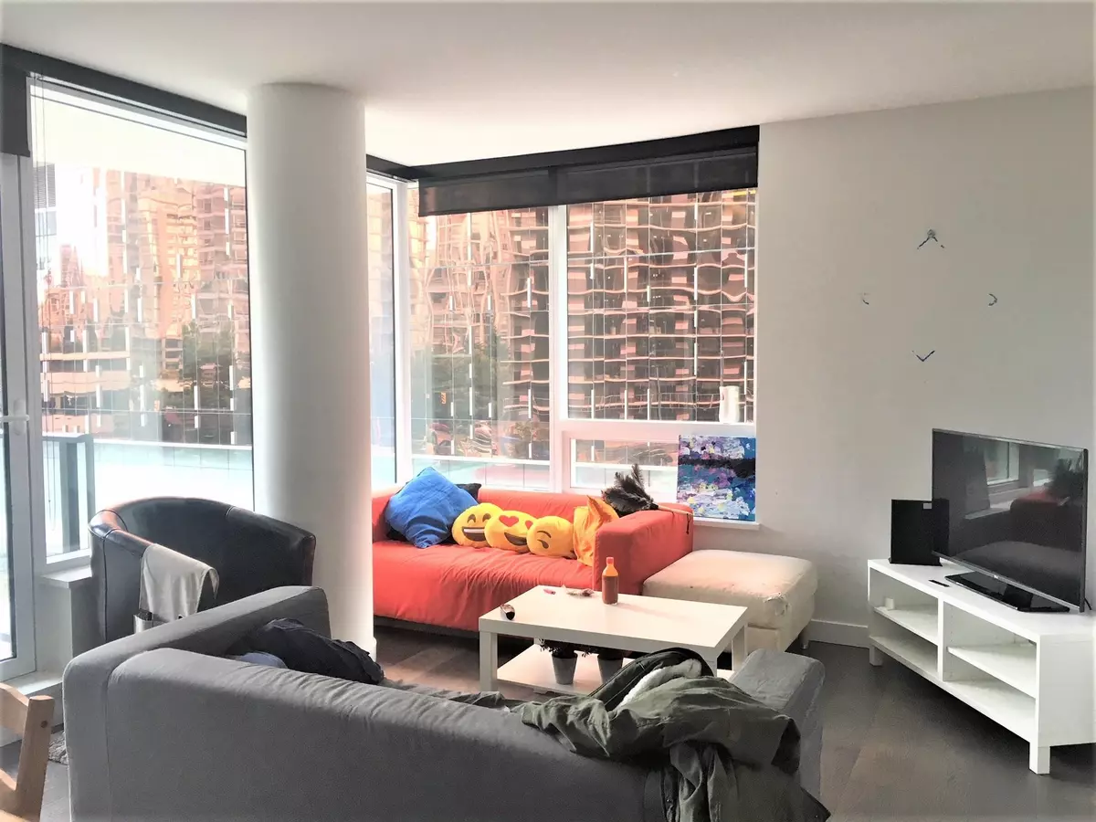 Vancouver, BC V6B 0P3,68 Smithe Street #522