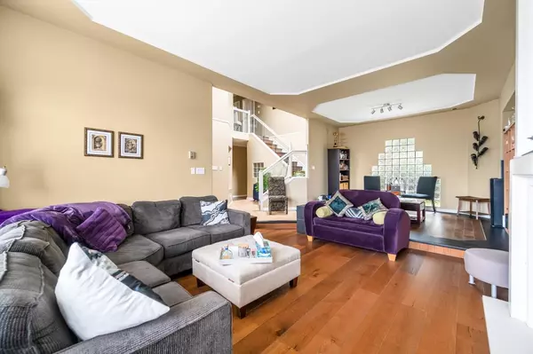 Coquitlam, BC V3C 6A3,2902 Paul Lake CT