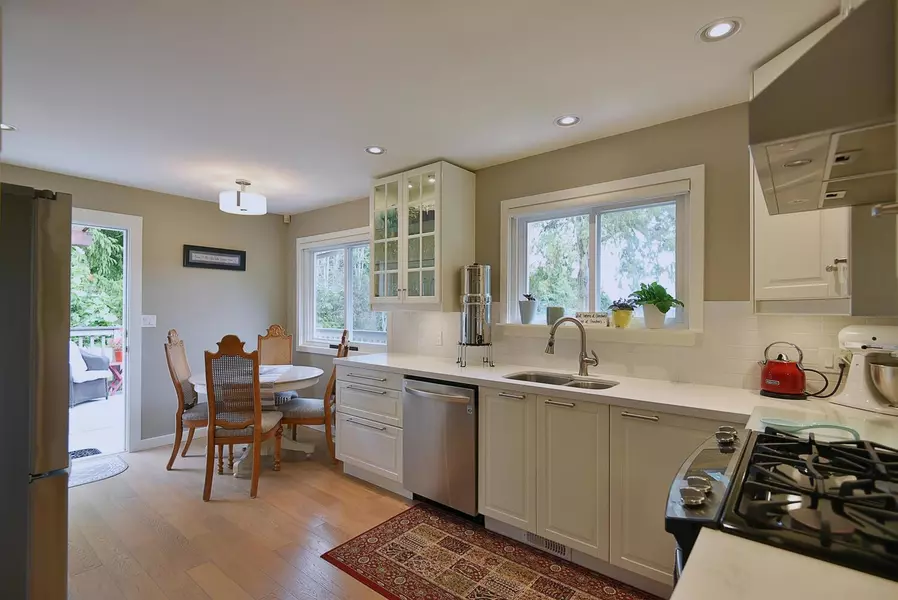 5513 Wakefield RD, Sechelt, BC V7Z 0N3