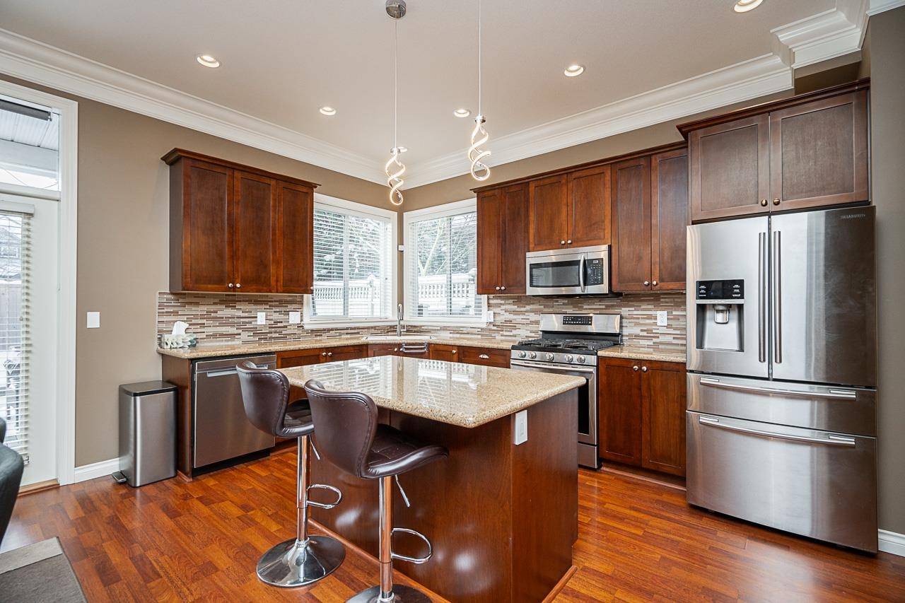 6985 196a ST Langley, BC V2Y 3A7