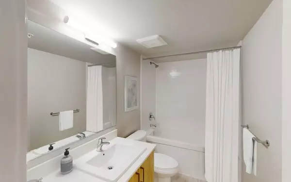 408 East Columbia #407 New Westminster, BC V3L 1B1