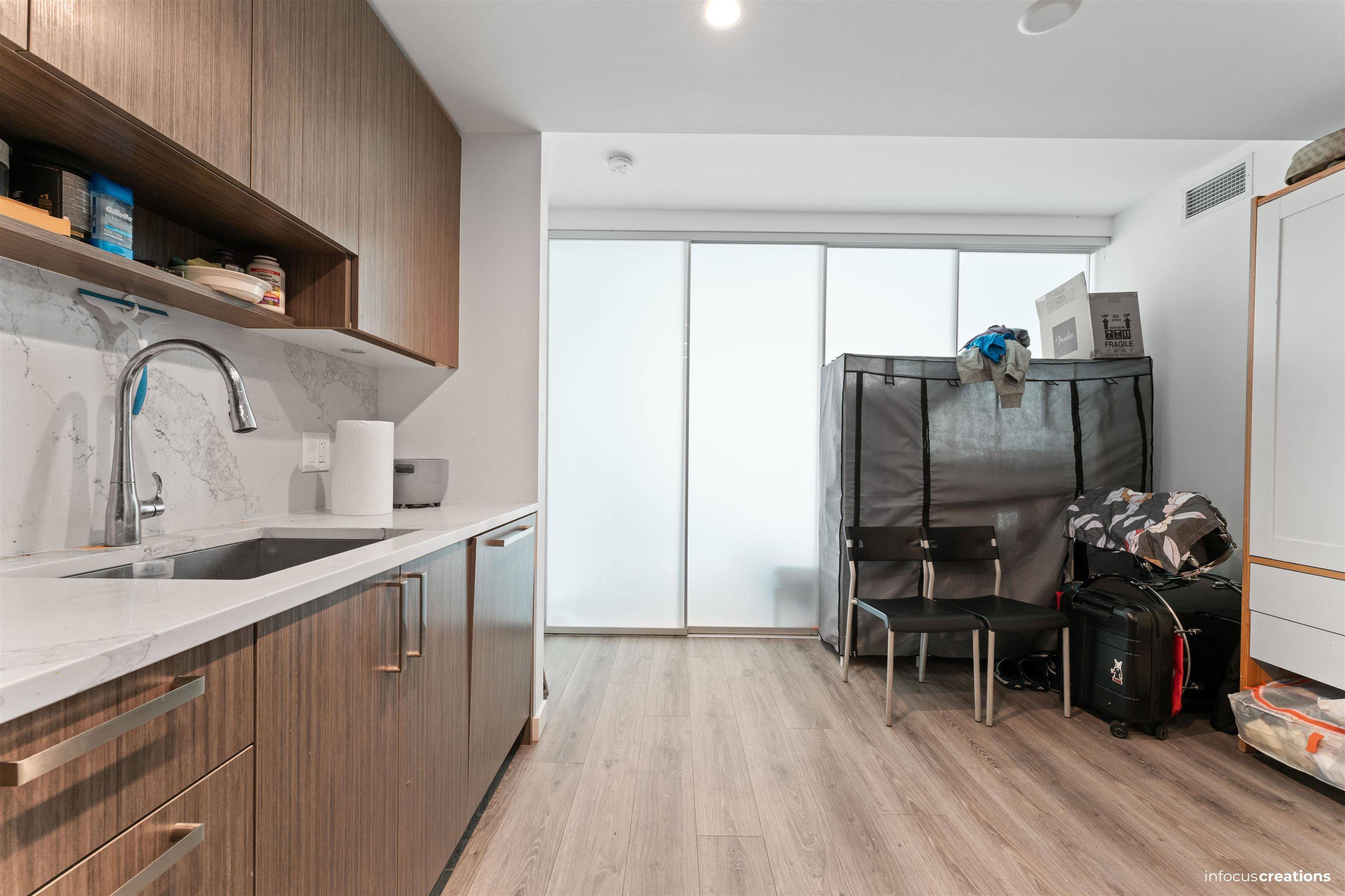 Surrey, BC V3T 0S1,13350 Central AVE #3805