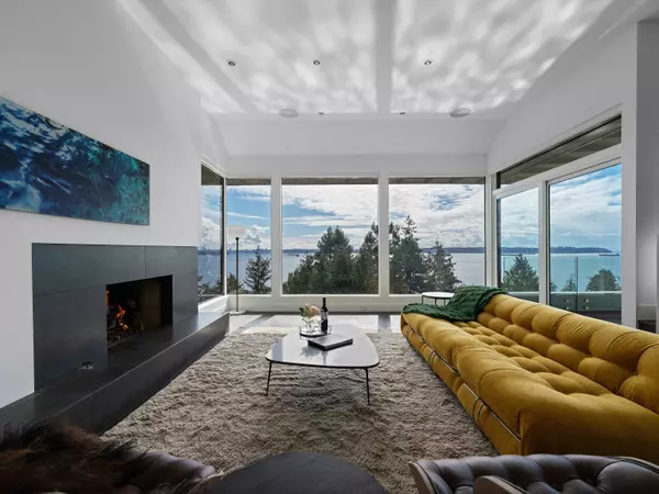 West Vancouver, BC V7V 3H3,3460 Rockview PL