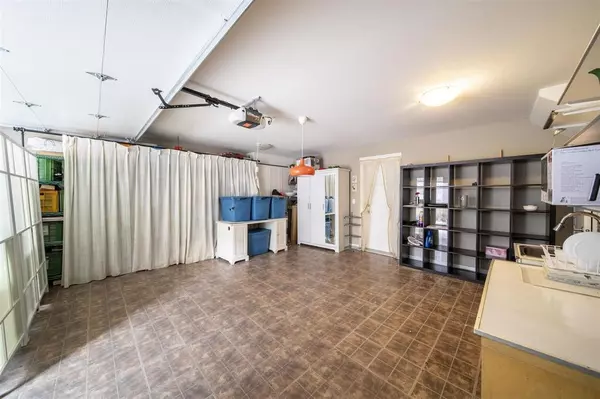 Surrey, BC V3T 4P9,10265 141 ST #21