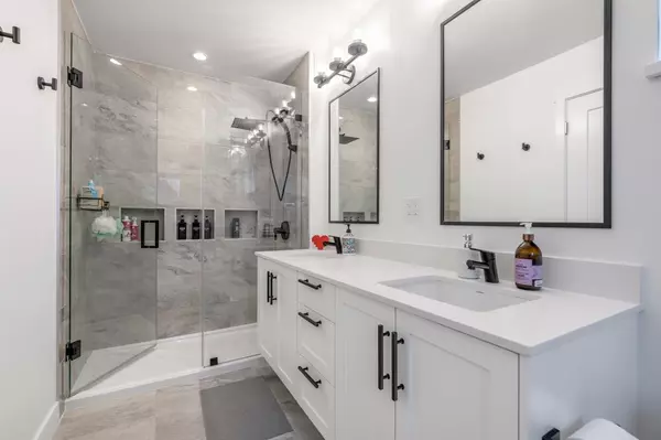 Coquitlam, BC V3J 4E9,707 Robinson ST #108